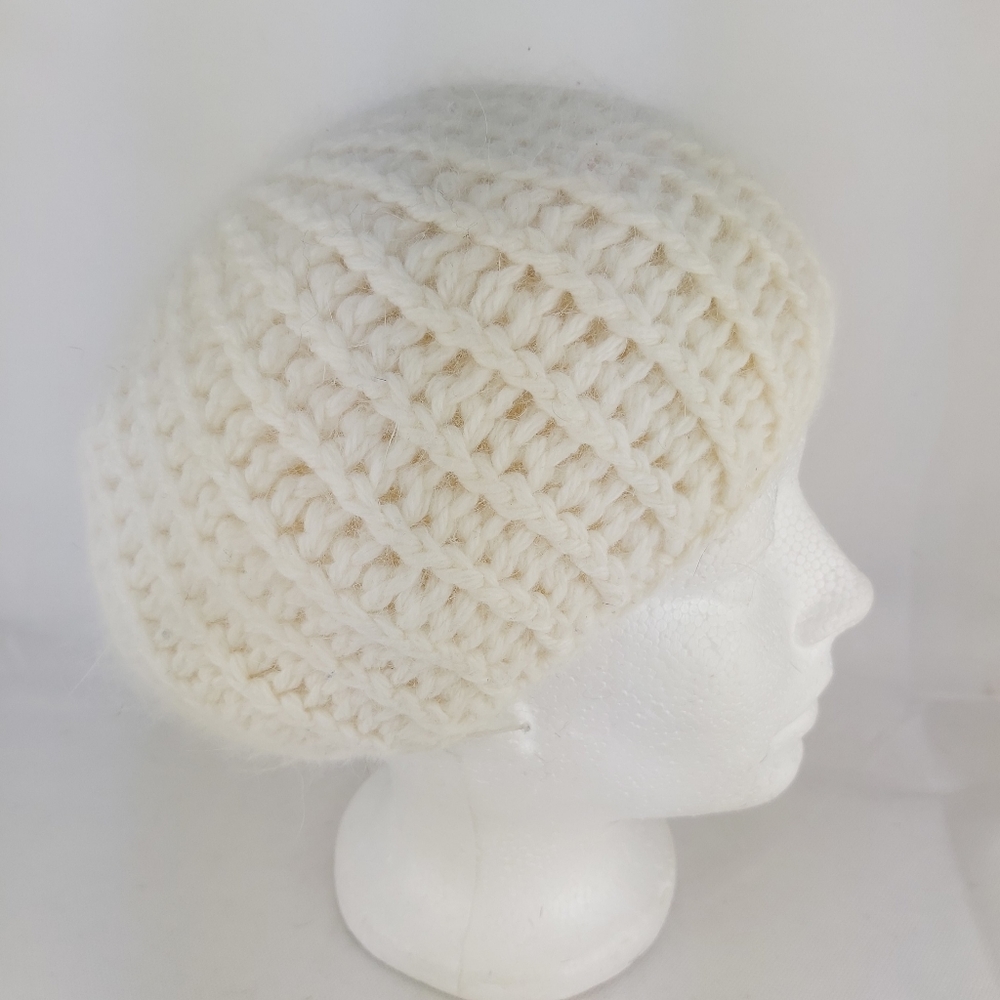 Knit hat - Made in Canada - Off white